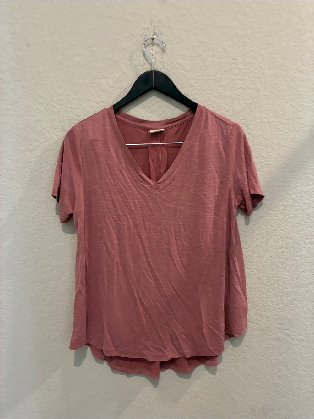 Mod Ref Short Sleeve V-Neck Top in Dusty Rose